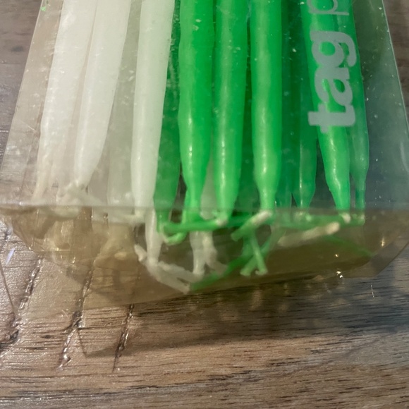 New Farm Collection Paper Plates & Long Candles - Picture 4 of 10